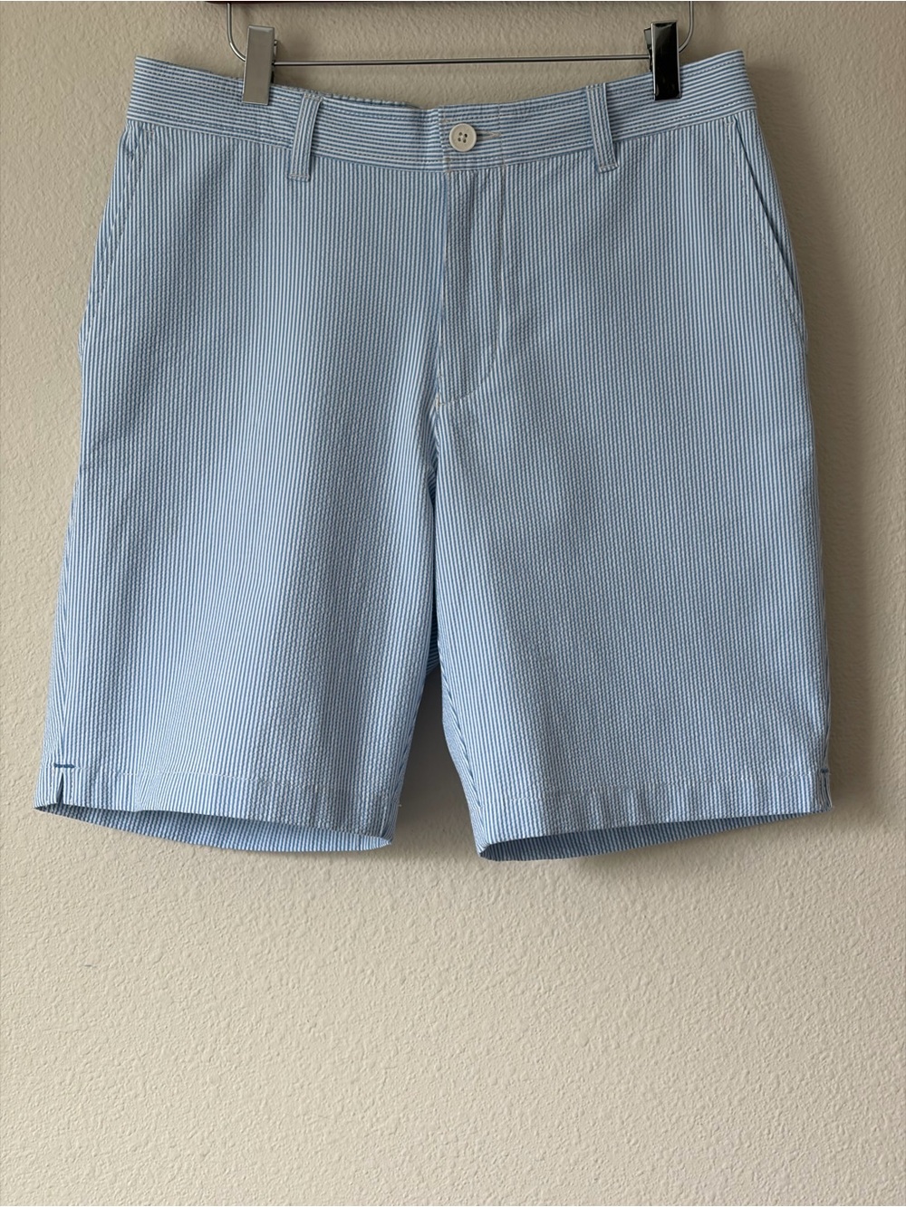 Tommy Bahama Men’s Nova Wave Stretch-Seersucker Blue&White  Stripe 9’Shorts M